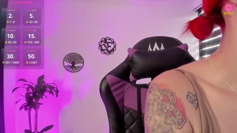 Hailee online show from November 10, 2025, 3:44 pm