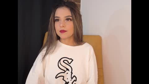 hailey_bri online show from November 7, 2025, 3:56 pm