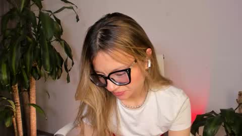 Hailey online show from October 17, 2025, 12:47 am