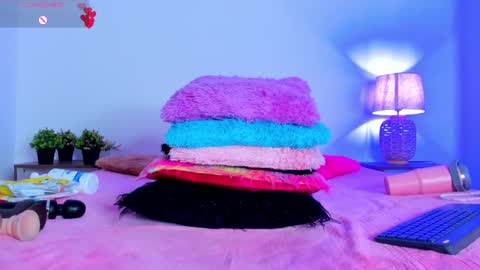 hailey_hadid online show from December 16, 2025, 3:17 pm