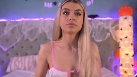 Snapshot of hailey_madow chatting on October 26, 2025, 8:20 am Hailey online show from October 26, 2025, 8:20 am