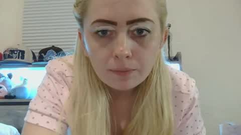 Hailey and d online show from November 21, 2025, 10:52 pm