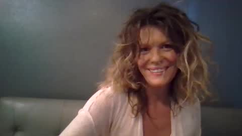 Hailey online show from November 19, 2025, 9:59 pm