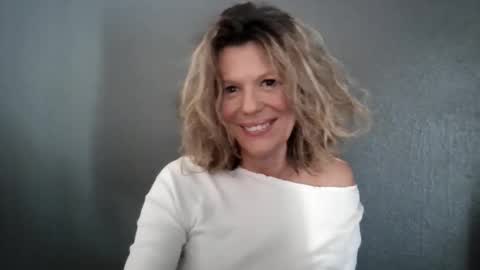 Snapshot of haileys123 chatting on June 10, 2026, 6:29 pm Hailey online show from June 10, 2026, 6:29 pm