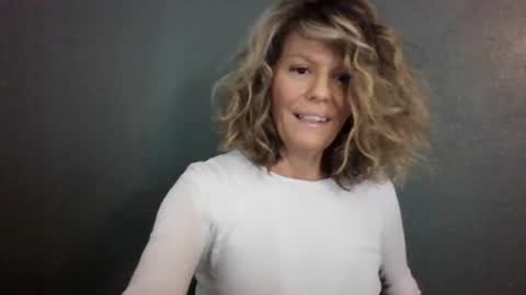 Snapshot of haileys123 chatting on June 12, 2026, 7:13 pm Hailey online show from June 12, 2026, 7:13 pm