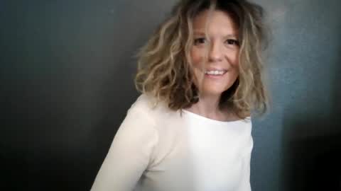 Snapshot of haileys123 chatting on July 18, 2026, 4:33 pm Hailey online show from July 18, 2026, 4:33 pm
