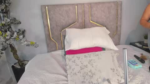 haileystonei online show from January 7, 2026, 11:34 am