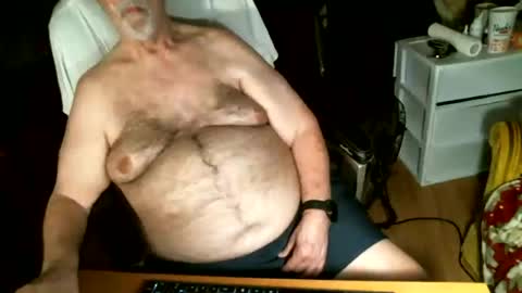 hairybear813 online show from July 17, 2026, 1:01 am