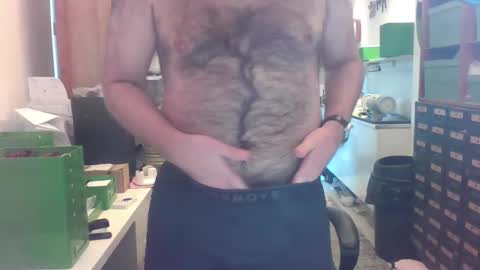 hairyhairybear123 online show from December 4, 2024, 9:07 am