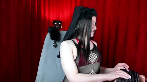 Haku Please help me with your thumbs up its important  online show from December 21, 2024, 4:57 pm