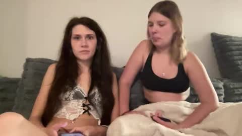 Hallee online show from May 7, 2026, 1:44 am