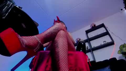 halley_ravenn online show from June 13, 2026, 8:40 pm