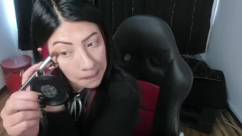 halley_ravenn online show from July 18, 2026, 3:38 pm