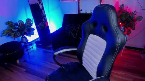 halley_ravenn online show from July 22, 2026, 10:01 pm