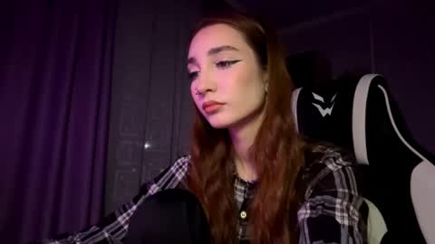 Holly online show from November 23, 2025, 7:46 pm