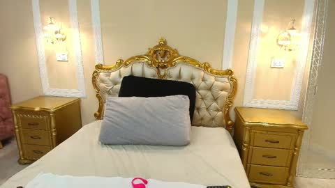 Hallie Stone online show from March 25, 2026, 12:00 pm