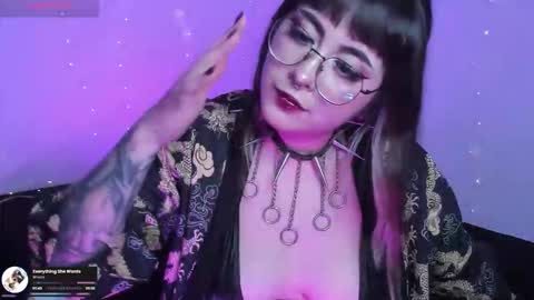 Snapshot of hallucigenia_sparza chatting on June 10, 2026, 11:35 pm Hallu online show from June 10, 2026, 11:35 pm