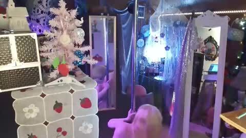 Snapshot of halovalentine chatting on December 7, 2024, 2:09 am halovalentine online show from December 7, 2024, 2:09 am