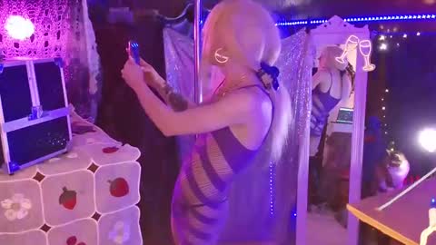 Snapshot of halovalentine chatting on January 21, 2025, 2:22 am halovalentine online show from January 21, 2025, 2:22 am