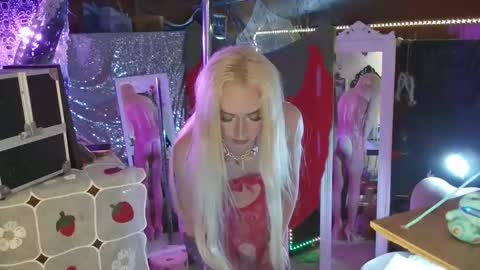 Snapshot of halovalentine chatting on February 10, 2025, 1:35 am halovalentine online show from February 10, 2025, 1:35 am