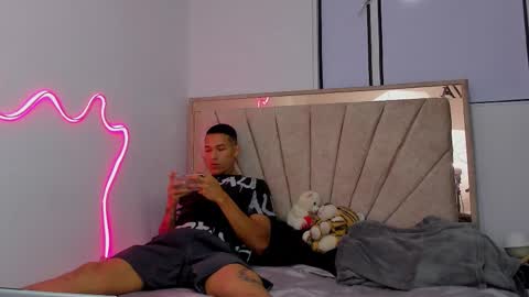 Hana and Zeta online show from March 3, 2026, 3:34 am