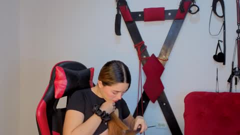Snapshot of hana_and_zeta2 chatting on May 3, 2026, 12:22 pm Hana and Zeta online show from May 3, 2026, 12:22 pm