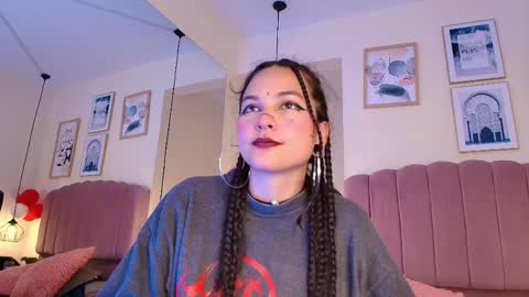 hanabie_ online show from April 7, 2026, 3:07 am