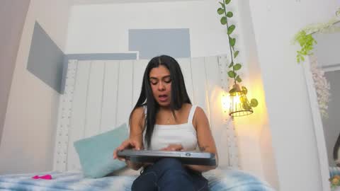 hanah_gray online show from October 20, 2025, 11:10 am