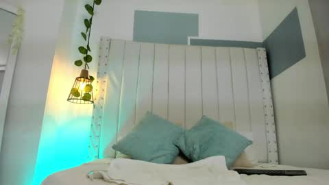 hanah_gray online show from April 1, 2026, 11:11 am