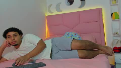 Snapshot of handsome_petite chatting on December 2, 2024, 11:18 pm grace and tim online show from December 2, 2024, 11:18 pm