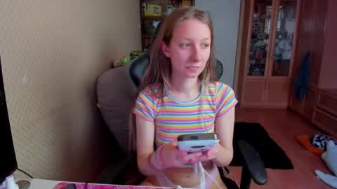 Mila online show from January 9, 2026, 8:28 am