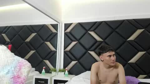 leonardfarrucknick and otis online show from November 25, 2025, 1:22 pm