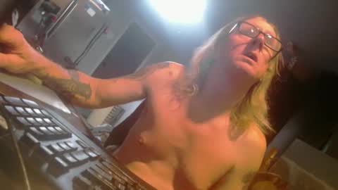 Snapshot of handyman5303 chatting on December 16, 2024, 5:54 pm Handystudman online show from December 16, 2024, 5:54 pm