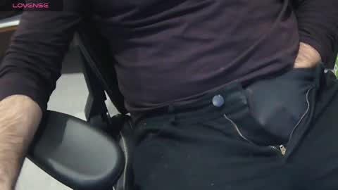 Snapshot of handyman732438 chatting on March 31, 2026, 2:39 pm handyman732438 online show from March 31, 2026, 2:39 pm