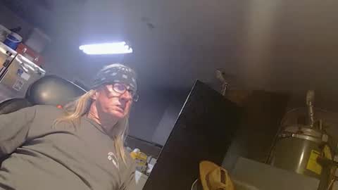 handystud33 online show from March 15, 2026, 4:07 am