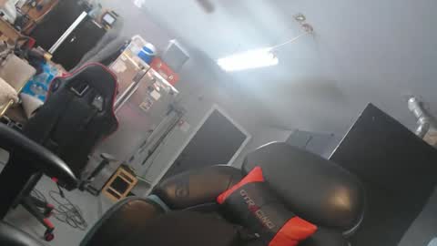 Snapshot of handystud33 chatting on April 18, 2026, 5:06 pm handystud33 online show from April 18, 2026, 5:06 pm