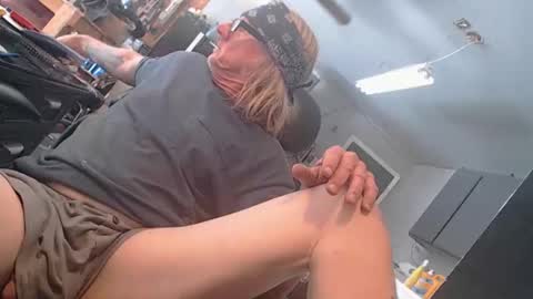 Snapshot of handystud33 chatting on April 25, 2026, 4:59 pm handystud33 online show from April 25, 2026, 4:59 pm