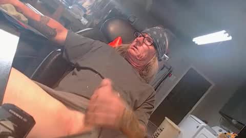 Snapshot of handystud33 chatting on May 8, 2026, 9:03 am handystud33 online show from May 8, 2026, 9:03 am
