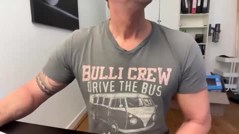 hanky online show from October 9, 2025, 6:33 am