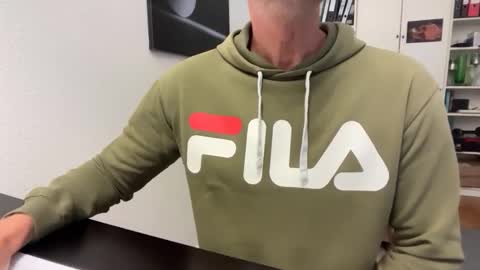 hanky online show from December 1, 2025, 7:57 am