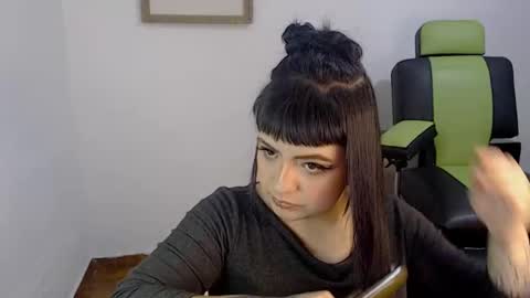 Snapshot of hanna99moon chatting on December 16, 2024, 4:02 am JUANA online show from December 16, 2024, 4:02 am