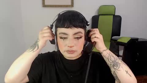 Snapshot of hanna99moon chatting on January 4, 2025, 6:30 am JUANA online show from January 4, 2025, 6:30 am