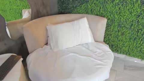 Hanna online show from December 17, 2025, 3:18 pm