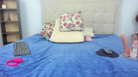 hanna_hornyx20 online show from May 15, 2026, 11:12 pm