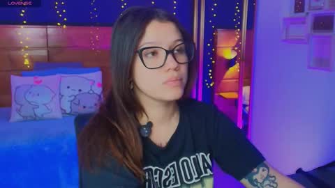 Snapshot of hanna_kimura chatting on November 8, 2025, 8:29 pm Hanna online show from November 8, 2025, 8:29 pm