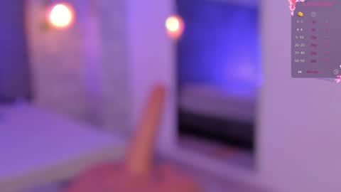 Hanna Lee online show from December 4, 2024, 3:54 pm