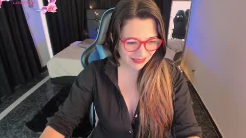 hanna_ma online show from November 1, 2025, 1:02 pm