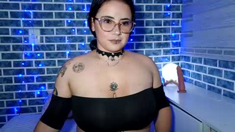 Snapshot of hanna_moons chatting on June 13, 2026, 2:53 am hanna_moons online show from June 13, 2026, 2:53 am