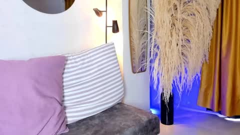 Sara online show from November 15, 2025, 4:47 pm