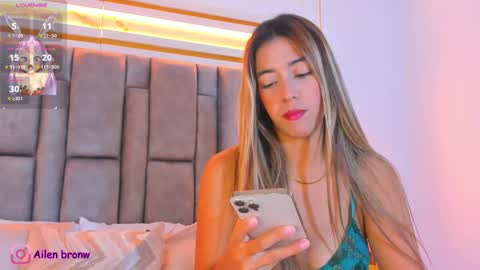 Snapshot of hannabronw chatting on September 17, 2025, 8:43 pm Eliana online show from September 17, 2025, 8:43 pm